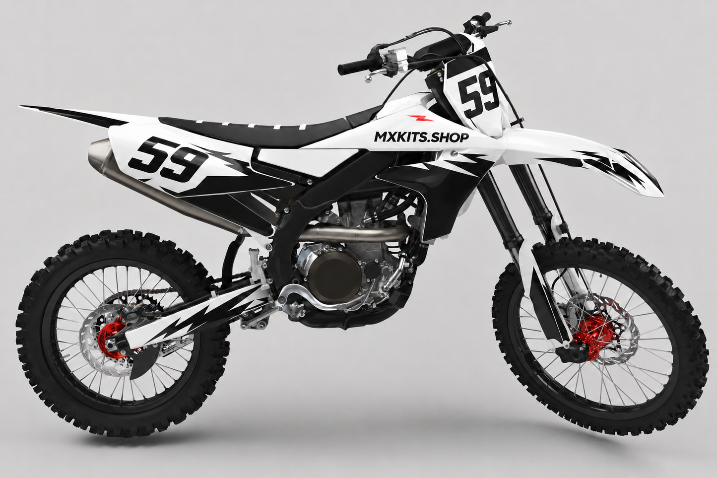 Yamaha Motocross-Motorrad ohne Sponsorenlogos in Weiß und Schwarz mit dem zurückhaltenden roten Motocross-Dekor „Spark“, MXKITS.SHOP-Schriftzug und Startnummer 59