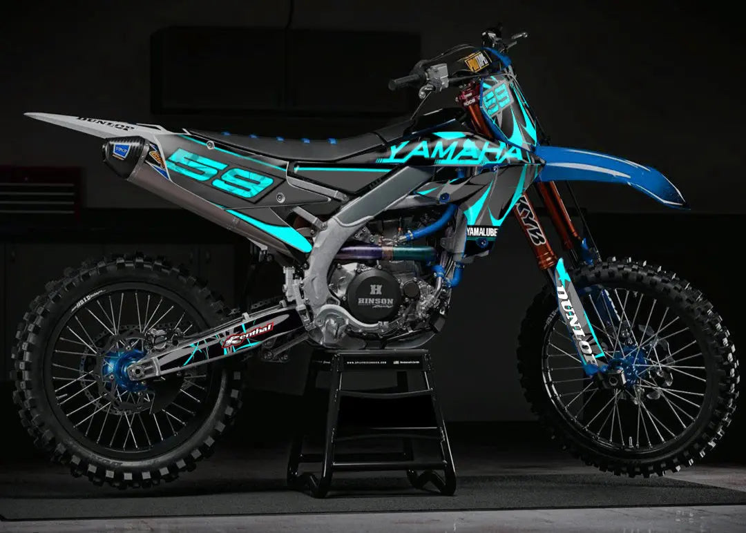 Yamaha TEHI1 Motocross-Dekor-Kit mit vollständiger Abdeckung am Motorrad