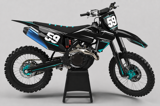 Schwarz-türkises Husqvarna-Motocross-Dekor mit Startnummer 59, blauem Auspuff und blaugrünen Radnaben auf schwarzem Ständer