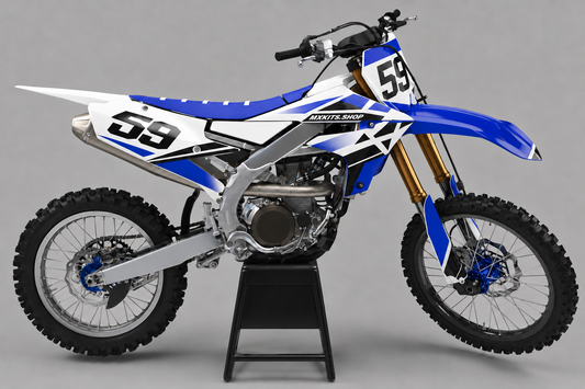 Yamaha Motocross-Motorrad ohne Sponsorenlogos in Weiß, Schwarz und Königsblau mit dem Motocross-Dekor „Blue Orbit“, MXKITS.SHOP-Schriftzug und Startnummer 59