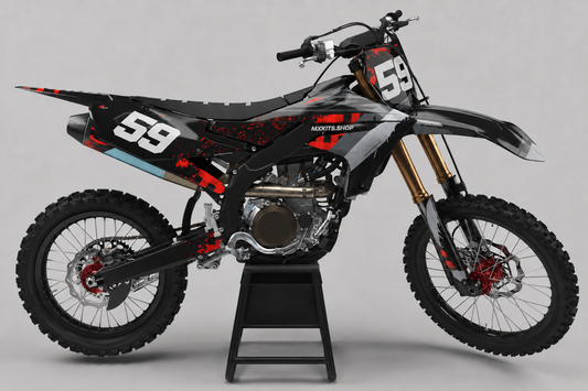 Yamaha Motocross-Motorrad ohne Sponsorenlogos in Schwarz, Anthrazit, Grau und Rot mit dem Motocross-Dekor „Crimson Static“, MXKITS.SHOP-Schriftzug und Startnummer 59