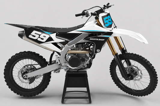 Yamaha-Motocross-Motorrad in Weiß, Schwarz, Grau und Cyan ohne Sponsorenlogos mit Dekor „Cyan Monolith“, MXKITS.SHOP-Logo und Startnummer 59