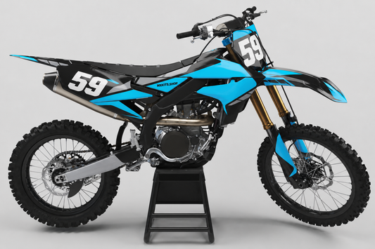 Yamaha Motocross-Motorrad ohne Sponsorenlogos in Schwarz, Grau und leuchtendem Cyan mit dem Motocross-Dekor „Cyan Razor“, MXKITS.SHOP-Schriftzug und Startnummer 59
