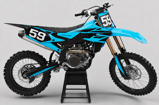 Leuchtend cyanfarben-schwarzes Yamaha-Motocross-Dekor-Kit an einem sauberen Motorrad in Seitenansicht mit Startnummer 59 und MXKITS.SHOP-Logo