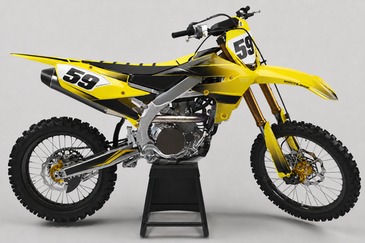 Gelbes und metallisch-goldenes Yamaha-Motocross-Motorrad ohne Sponsorenlogos mit Golden-Beam-Dekor, MXKITS.SHOP-Logo und Startnummer 59