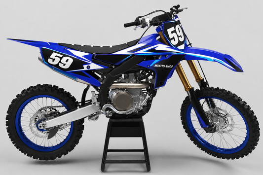 Indigoblau-weiß-cyanfarbenes Yamaha-Motocross-Dekor-Kit an einem Motocross-Motorrad im Studio mit Startnummer 59 und MXKITS.SHOP-Logo