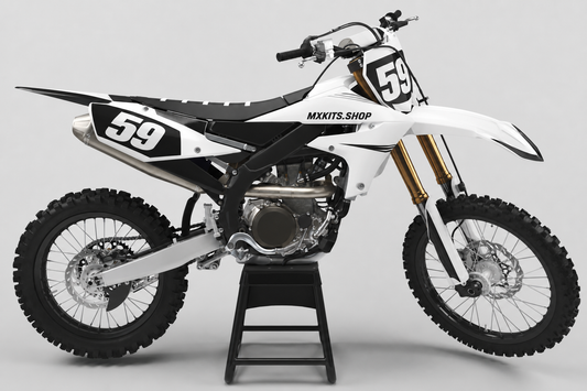 Yamaha Motocross-Motorrad ohne Sponsorenlogos in Schwarz und Weiß mit minimalistischem Motocross-Dekor „Monochrome Peak“, MXKITS.SHOP-Schriftzug und Startnummer 59