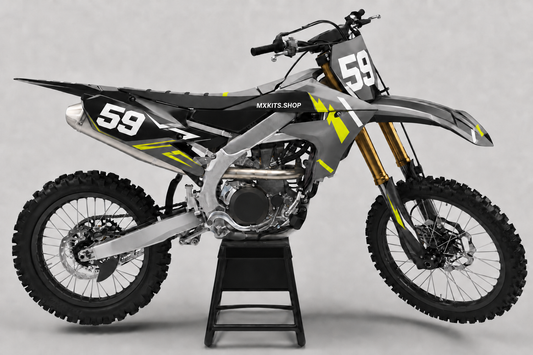 Anthrazitfarbenes und säuregelbes Yamaha Motocross-Dekor-Kit an einem Motocross-Motorrad mit Startnummer 59 und seitlichem MXKITS.SHOP-Schriftzug